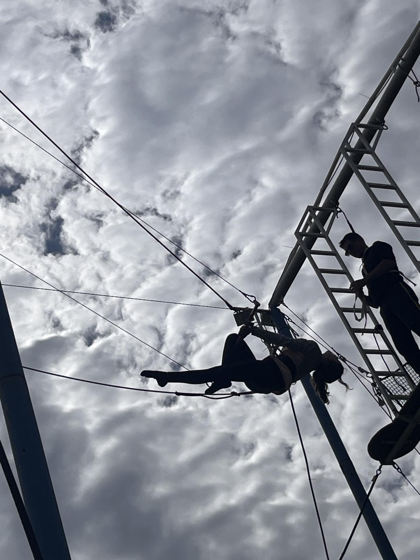 Trape ze volant cirk dance 2025